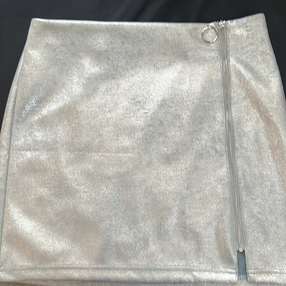 Forever 21 Silver Sparkly Spandex Metallic Mini Skirt, Medium - Picture 12 of 12